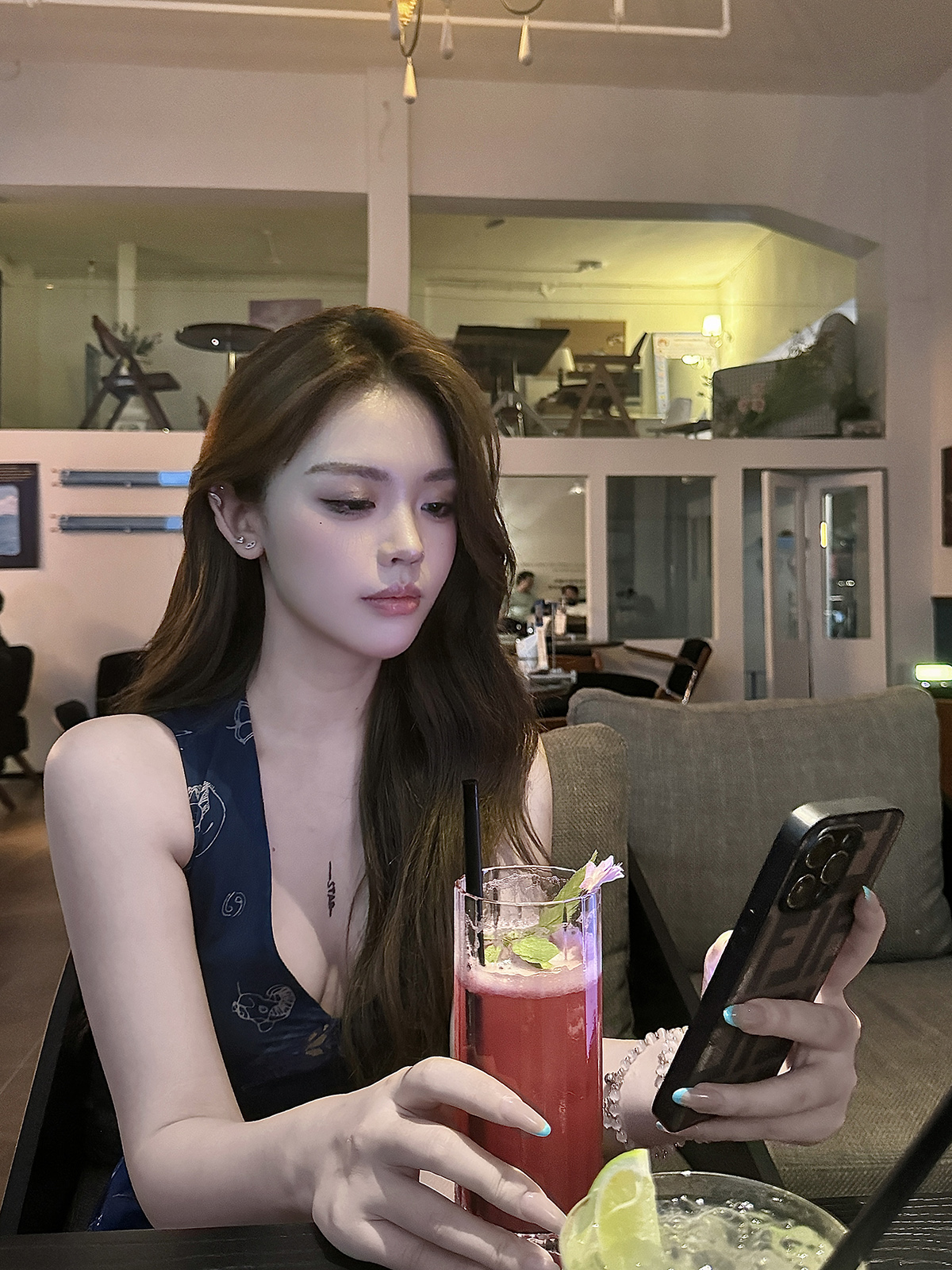 011.jpg